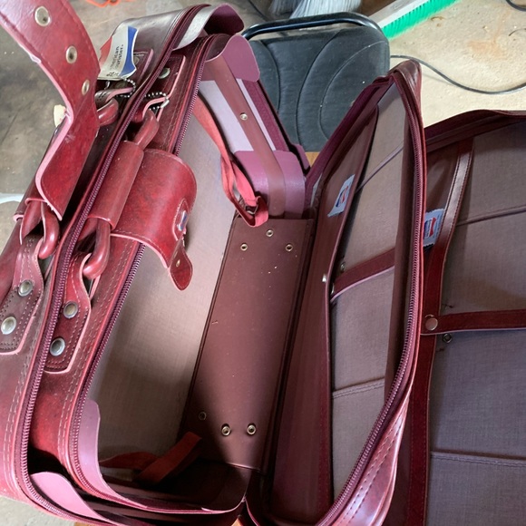 VINTAGE AMERICAN TOURISTER BURGUNDY LEATHER BAGS - Picture 6 of 8